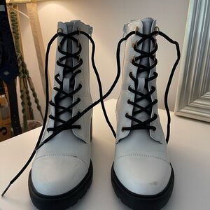 Stylish White Lace-Up Women's Boots